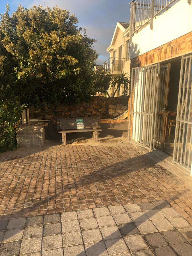 Ollava Guesthouse Simon's Town Ngoại thất bức ảnh