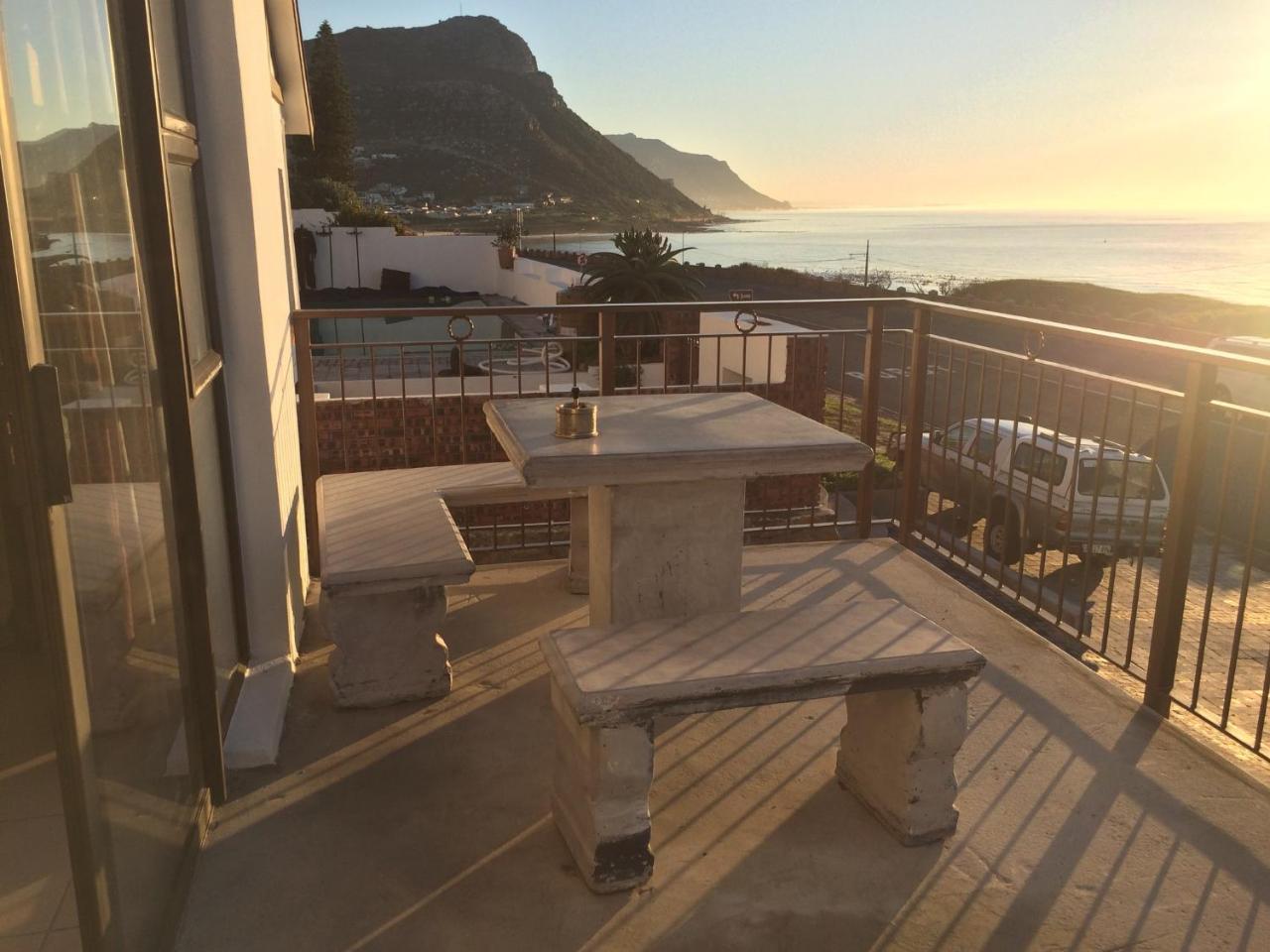 Ollava Guesthouse Simon's Town Ngoại thất bức ảnh